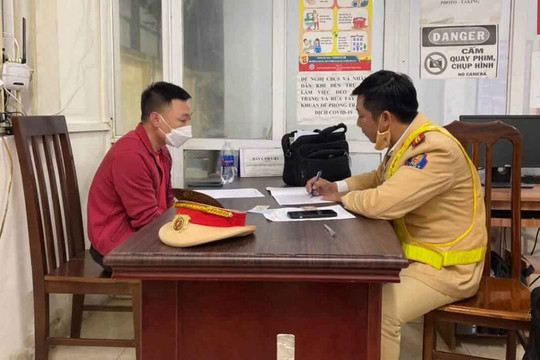 Tài xế gây tai nạn liên hoàn trên phố Bạch Mai có nồng đồ cồn cao