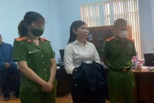 Kon Tum: Đình chỉ công tác nữ cán bộ thuế vì nhận hối lộ