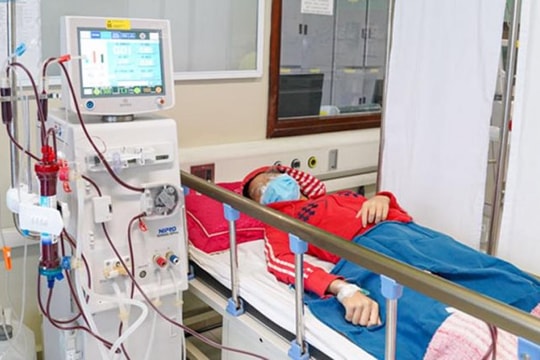 Trẻ nguy kịch, suy thận vì cha mẹ tự điều trị bằng thuốc nam