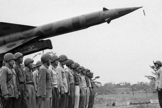 Triển lãm kỷ niệm 50 năm Chiến thắng "Hà Nội - Điện Biên Phủ trên không"
