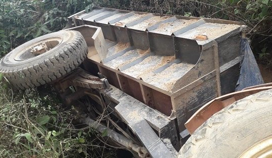 Nghệ An: Máy cày lật xuống mương khiến người đàn ông tử vong