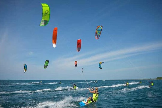 Ninh Thuận lần đầu tổ chức Festival lướt ván diều quốc tế