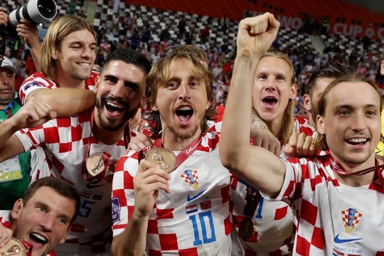 Tuyển Croatia gây tranh cãi với màn ăn mừng vị trí thứ 3 tại World Cup 2022