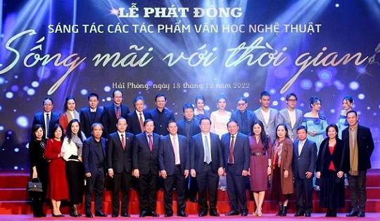 Phát động sáng tác các tác phẩm VHNT “Sống mãi với thời gian”