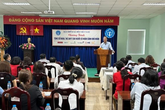 Giá trị nhân văn từ những cuốn sổ BHXH, thẻ BHYT cho người khó khăn