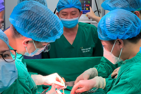 Phẫu thuật cắt gan thành công cho 2 bênh nhân tại BV Ung bướu Thanh Hóa