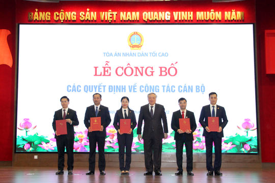 Trao quyết định bổ nhiệm Thẩm phán cao cấp, các chức vụ, lãnh đạo quản lý