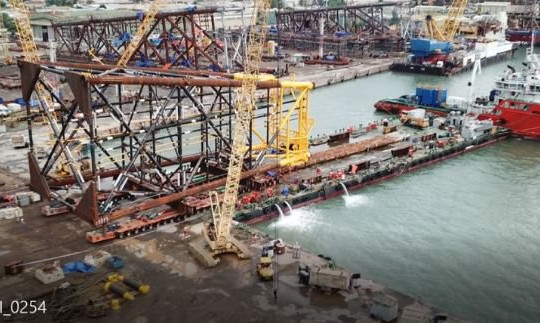 Hạ thủy thành công khối Chân đế RC-RB1 thuộc dự án phát triển mỏ Rồng   
