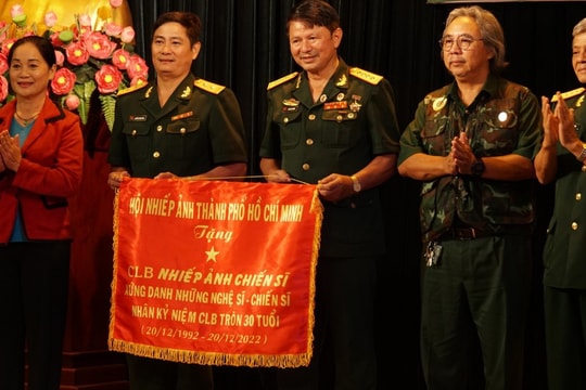 Câu lạc bộ Nhiếp ảnh chiến sĩ kỉ niệm 30 năm thành lập