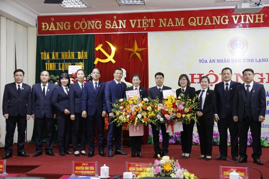 Trao quyết định bổ nhiệm Thẩm phán cao cấp và Phó Chánh án TAND tỉnh Lạng Sơn