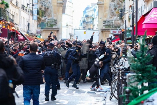 Nổ súng tại Paris: Ít nhất 7 người thiệt mạng; nghi phạm vừa ra tù