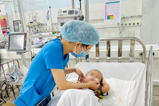90 ngày giành giật sự sống cho bé 3 tuổi trụy tim, phù não do mắc cúm B