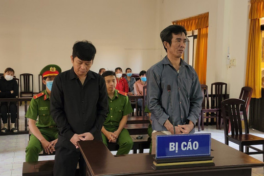 Chia nhau hơn 10 năm tù vì chở hàng hóa trái phép qua biên giới lấy công
