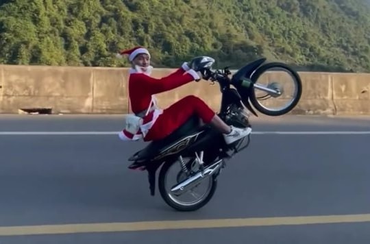 Bắt tạm giam 2 tháng ‘ông già Noel’ bốc đầu trên cao tốc