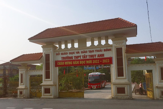Nam sinh lớp 10 đâm bạn trong giờ ra chơi