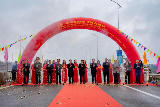 Cao tốc Cam Lộ - La Sơn dài hơn 98km chính thức đưa vào khai thác