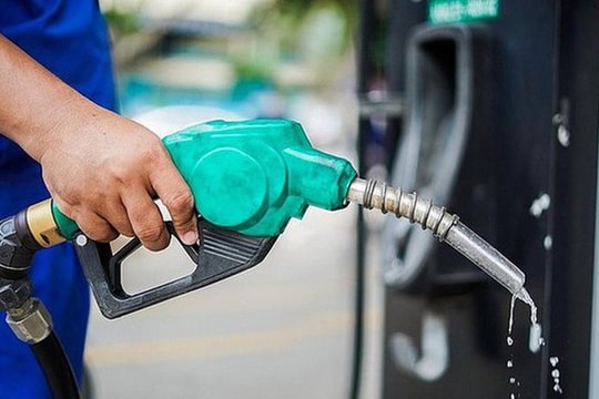 Mỗi lít xăng giảm 2.000 đồng thuế bảo vệ môi trường từ 2023