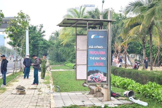 Người đàn ông ngoại quốc chết trong tư thế treo cổ tại ﻿﻿trạm chờ xe buýt