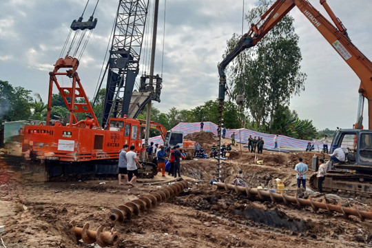 Thủ tướng chỉ đạo tập trung cứu nạn kịp thời cháu bé bị rơi xuống cọc bê tông
