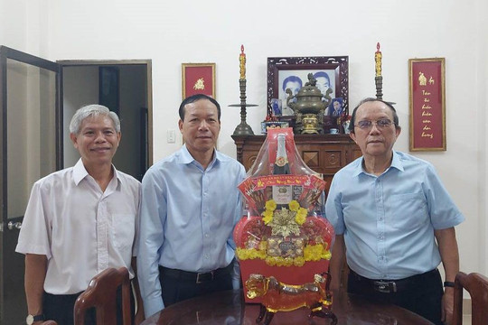 Phó Chánh án Thường trực Nguyễn Trí Tuệ chúc Tết nguyên lãnh đạo TANDTC