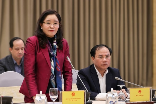 Nghiêm cấm tặng quà Tết lãnh đạo: Giải pháp nào để chống những biến tướng tiêu cực?