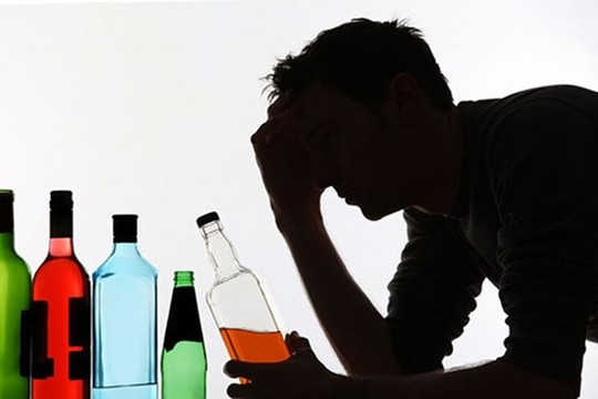 Phạm tội giết người, bị cáo nghiện rượu ở Hà Nội bị tuyên phạt 4 năm tù