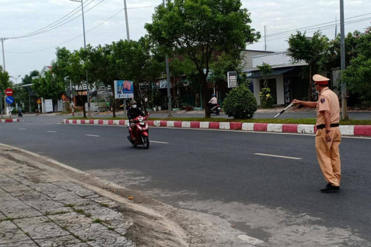 Hai thanh niên tông CSGT trọng thương