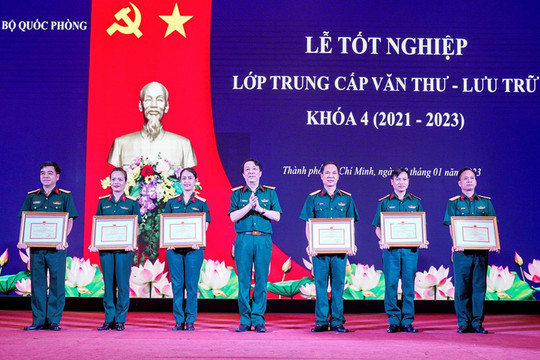 Bộ Quốc phòng: Trao bằng tốt nghiệp cho 95 học viên lớp trung cấp Văn thư lưu trữ khóa 4
