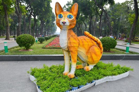 Linh vật mèo khác thường ở Công viên Thống Nhất