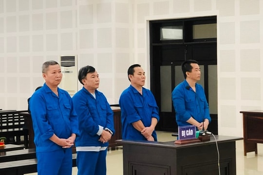 Lập khống hồ sơ để chiếm đoạt tiền hỗ trợ nhiên liệu