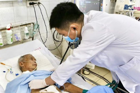 Kịp thời cứu sống cụ ông bị hoại tử ruột non