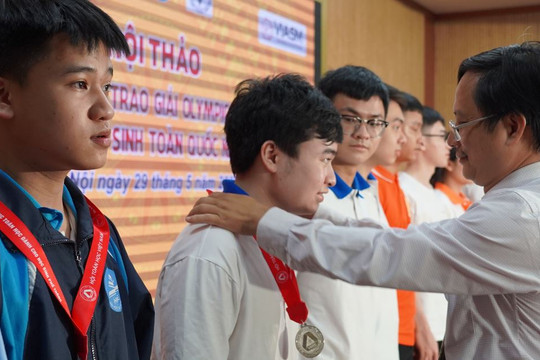 Giải thưởng công trình Toán học xuất sắc được tổ chức 3 năm một lần