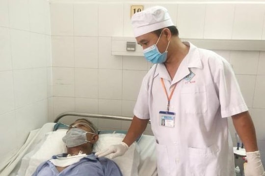 Miệng chảy máu không ngừng do khối u ác ở lưỡi