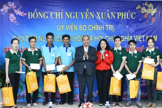 Chủ tịch nước trao quà Tết cho gia đình chính sách, hộ nghèo tại Kiên Giang
