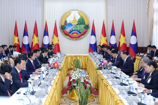 Hai Thủ tướng Việt Nam-Lào hội đàm, chứng kiến lễ ký kết 10 văn kiện hợp tác