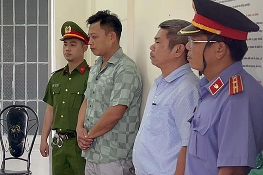 Khởi tố Phó Chánh văn phòng huyện về tội nhận hối lộ