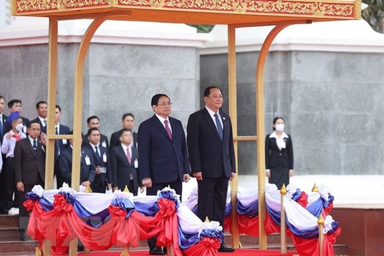 Lễ đón chính thức Thủ tướng Phạm Minh Chính tại Thủ đô Vientiane, Lào