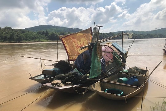 Lo cho đồng bào sinh sống trên sông sớm lên bờ đón Tết