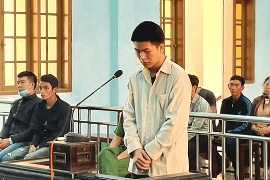 Bị đâm nhiều nhát dao vì không chịu… nhậu