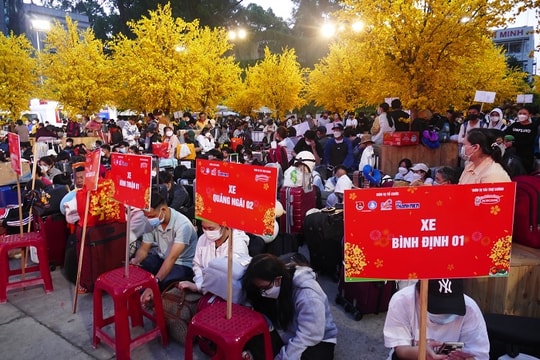 "Chuyến xe mùa xuân - Tết sum vầy” đưa 2.000 sinh viên, người lao động về quê đón tết