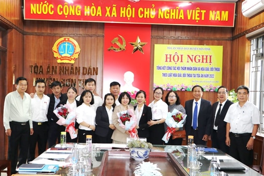 TAND huyện Sơn Tịnh  tiếp tục nâng cao chuyên môn nghiệp vụ Hội thẩm nhân dân
