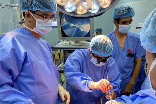 Hy hữu, người bệnh ung thư thận có chồi bướu xâm lấn vào tĩnh mạch