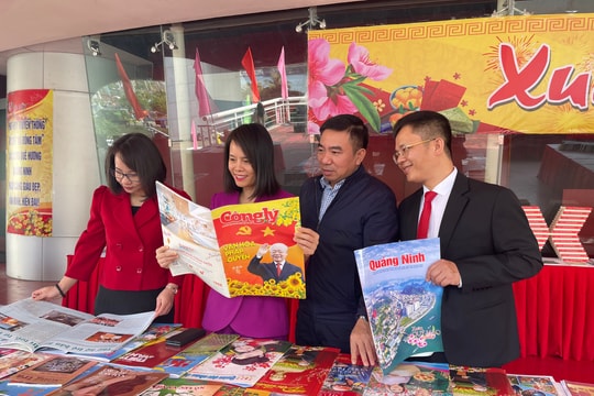 Triển lãm sách, báo, ảnh “Xuân trên đất Mỏ”