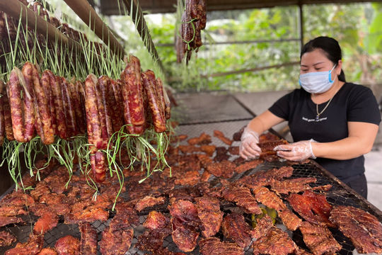 Thịt hun khói của người dân tộc trở thành đặc sản của người phố thị
