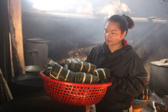 Nghệ An: Làng nghề làm bánh quê lúa “đỏ lửa” phục vụ Tết