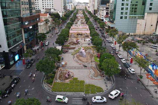 Đường hoa Nguyễn Huệ tất bật thi công trước ngày khai mạc