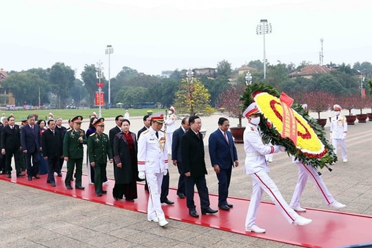 Lãnh đạo Đảng, Nhà nước vào Lăng viếng Chủ tịch Hồ Chí Minh, tưởng niệm các Anh hùng liệt sĩ