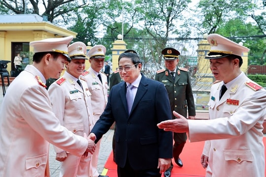 Thủ tướng thăm, kiểm tra công tác sẵn sàng chiến đấu tại một số đơn vị quân đội, công an