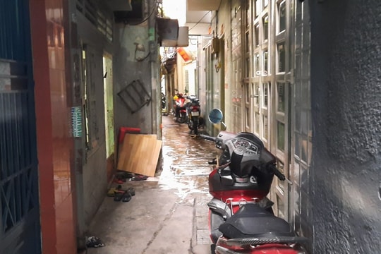 TPHCM: Cháy xe máy tại nhà ngày 30 Tết, 4 người bị thương
