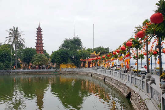 Chùa Trấn Quốc - điểm đến tâm linh dịp Tết đến xuân về